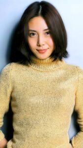 16歳でスカウトされてモデルとしてデビュー：ViVi読者モデルから専属へ