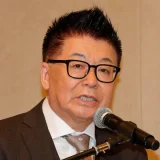 生島ヒロシの妻の病気の噂と家族の支え｜認知症説や入院情報を整理