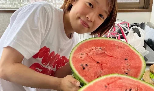 荒井祭里の父親・薫さんの職業は何？実家の美人三姉妹の家族構成